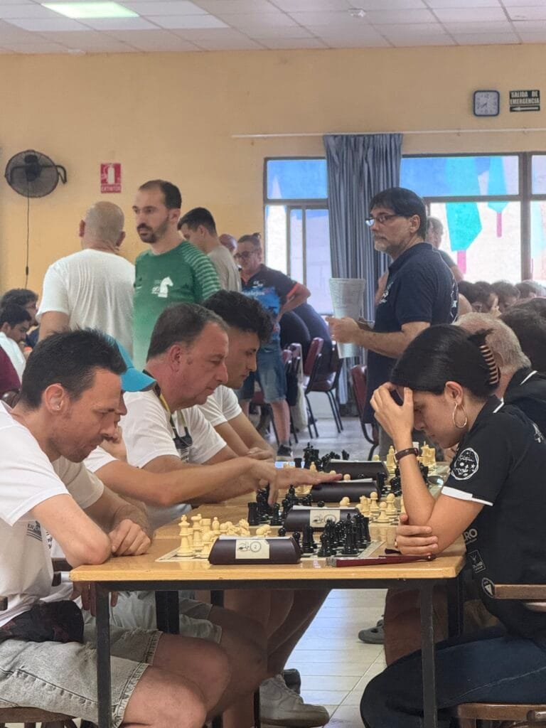 Equipo del Adeje Chess Club al tablero