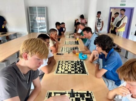 Jugando en el Adeje Chess Club