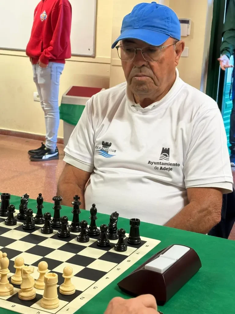 Lopez con su camiceta del club