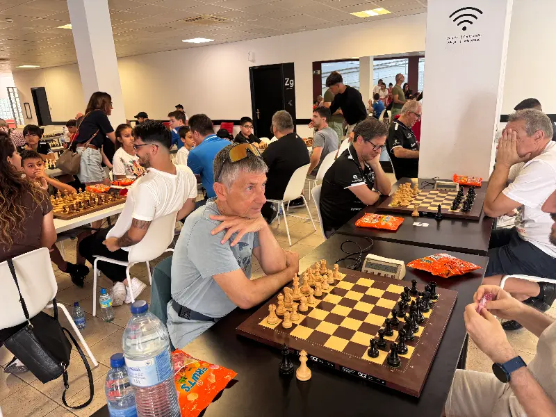 Jugadores en la sala de la casa de la juventud de Adeje